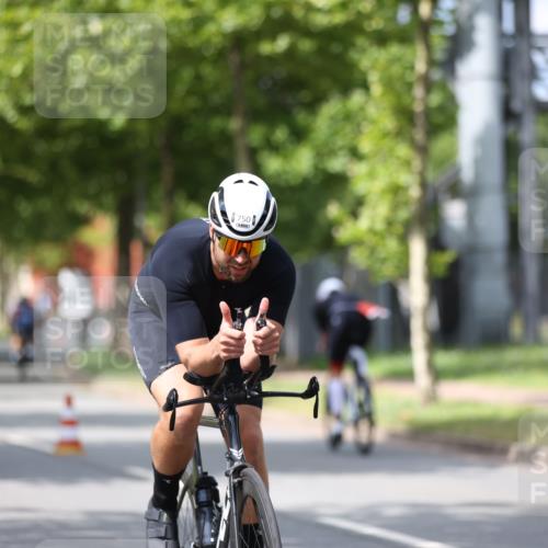 10.08.2025 - GEWOBA Citytriathlon Bremen Yannick Fuchs http://msf.ph/oto/8544281 10.08.2025 12:54:10 Radfahren 618, 707, 740, 742, 750, 797, 1006, 1032, 1039 meine-sportfotos.de