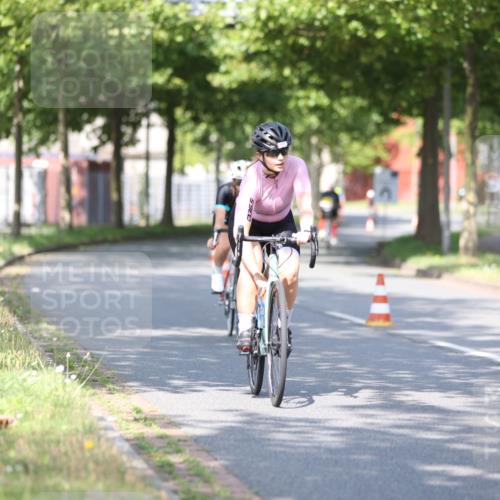 10.08.2025 - GEWOBA Citytriathlon Bremen Yannick Fuchs http://msf.ph/oto/8544293 10.08.2025 10:56:41 Radfahren 31, 67, 145, 203, 447, 455, 501 meine-sportfotos.de