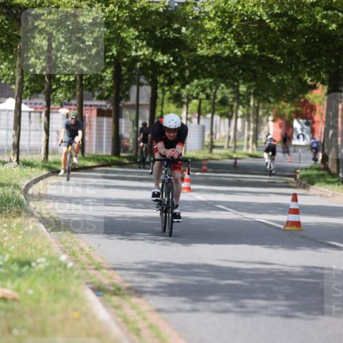 10.08.2025 - GEWOBA Citytriathlon Bremen Yannick Fuchs http://msf.ph/oto/8544305 10.08.2025 12:54:15 Radfahren 618, 707, 740, 742, 750, 797, 1006, 1032, 1039 meine-sportfotos.de