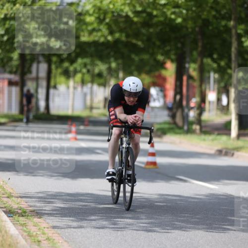 10.08.2025 - GEWOBA Citytriathlon Bremen Yannick Fuchs http://msf.ph/oto/8544308 10.08.2025 12:54:16 Radfahren 618, 707, 740, 742, 750, 797, 1006, 1032, 1039 meine-sportfotos.de