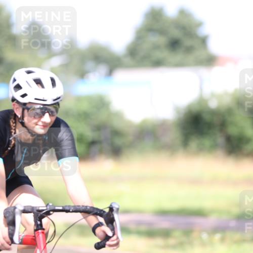 10.08.2025 - GEWOBA Citytriathlon Bremen Yannick Fuchs http://msf.ph/oto/8544310 10.08.2025 10:56:43 Radfahren 31, 67, 145, 203, 447, 455, 501 meine-sportfotos.de
