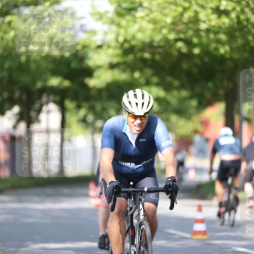 10.08.2025 - GEWOBA Citytriathlon Bremen Yannick Fuchs http://msf.ph/oto/8544328 10.08.2025 10:56:55 Radfahren 5, 67, 101, 145, 454, 501 meine-sportfotos.de