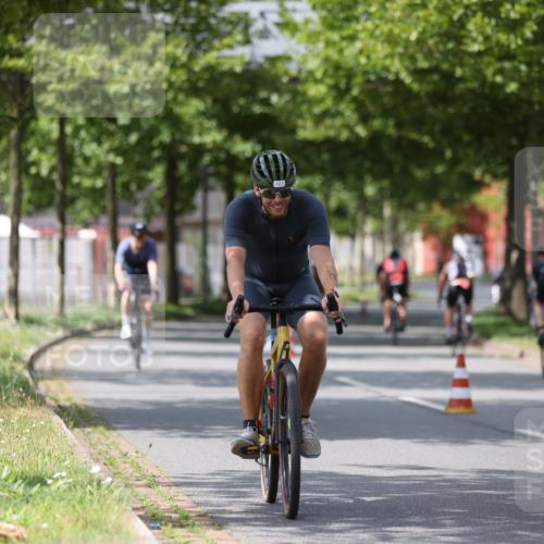 10.08.2025 - GEWOBA Citytriathlon Bremen Yannick Fuchs http://msf.ph/oto/8544333 10.08.2025 12:54:19 Radfahren 582, 618, 707, 740, 742, 750, 789, 1006, 1039 meine-sportfotos.de