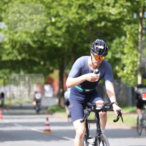 10.08.2025 - GEWOBA Citytriathlon Bremen Yannick Fuchs http://msf.ph/oto/8544352 10.08.2025 12:54:22 Radfahren 580, 582, 618, 707, 740, 750, 789, 826, 1006 meine-sportfotos.de