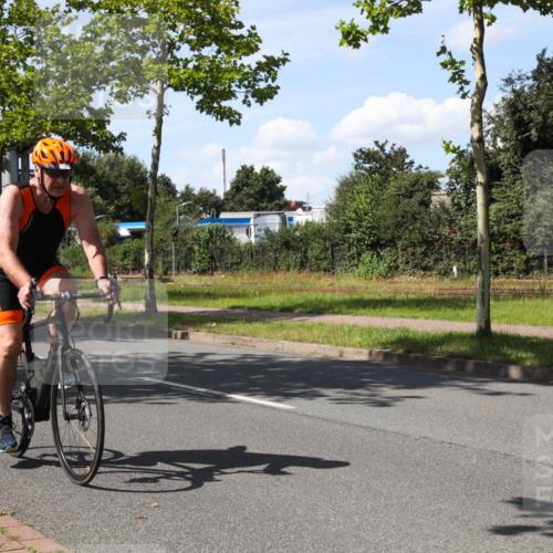 10.08.2025 - GEWOBA Citytriathlon Bremen Yannick Fuchs http://msf.ph/oto/8544419 10.08.2025 14:50:06 Radfahren 120, 193, 293, 322, 352, 356, 400, 410, 509 meine-sportfotos.de