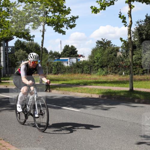 10.08.2025 - GEWOBA Citytriathlon Bremen Yannick Fuchs http://msf.ph/oto/8544421 10.08.2025 14:50:09 Radfahren 120, 293, 322, 352, 356, 400, 410 meine-sportfotos.de