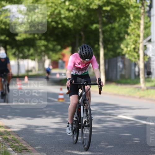 10.08.2025 - GEWOBA Citytriathlon Bremen Yannick Fuchs http://msf.ph/oto/8544422 10.08.2025 10:57:46 Radfahren 35, 159, 215, 458 meine-sportfotos.de