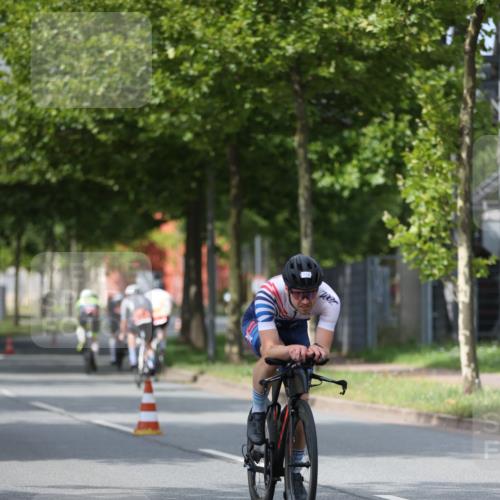 10.08.2025 - GEWOBA Citytriathlon Bremen Yannick Fuchs http://msf.ph/oto/8544446 10.08.2025 12:54:54 Radfahren 563, 591, 632, 728, 736, 761, 781, 1029 meine-sportfotos.de