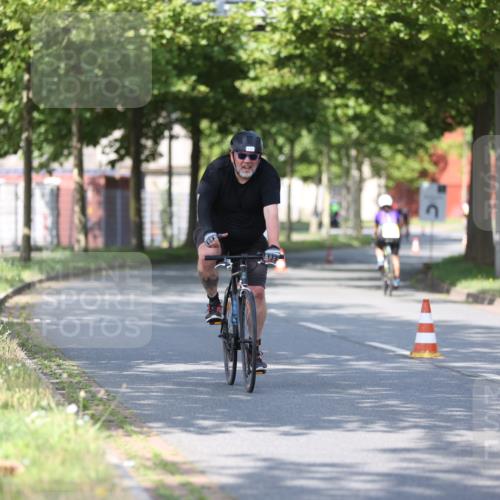 10.08.2025 - GEWOBA Citytriathlon Bremen Yannick Fuchs http://msf.ph/oto/8544451 10.08.2025 10:57:52 Radfahren 35, 143, 159, 215, 458 meine-sportfotos.de