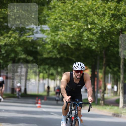 10.08.2025 - GEWOBA Citytriathlon Bremen Yannick Fuchs http://msf.ph/oto/8544463 10.08.2025 12:54:56 Radfahren 563, 591, 632, 728, 736, 761, 781, 1029 meine-sportfotos.de