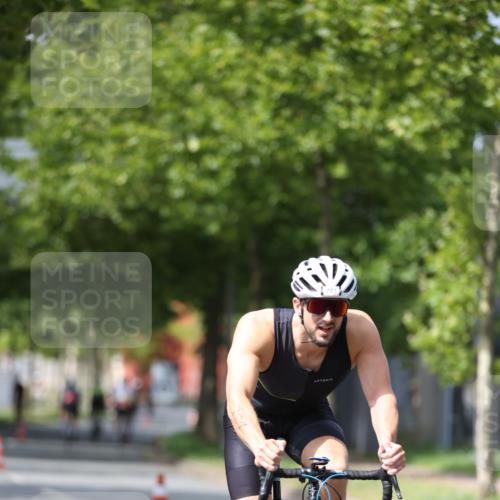 10.08.2025 - GEWOBA Citytriathlon Bremen Yannick Fuchs http://msf.ph/oto/8544469 10.08.2025 12:54:56 Radfahren 563, 591, 632, 728, 736, 761, 781, 1029 meine-sportfotos.de