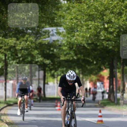 10.08.2025 - GEWOBA Citytriathlon Bremen Yannick Fuchs http://msf.ph/oto/8544480 10.08.2025 12:54:59 Radfahren 563, 591, 632, 714, 728, 736, 761, 766, 781, 794, 1015, 1029 meine-sportfotos.de