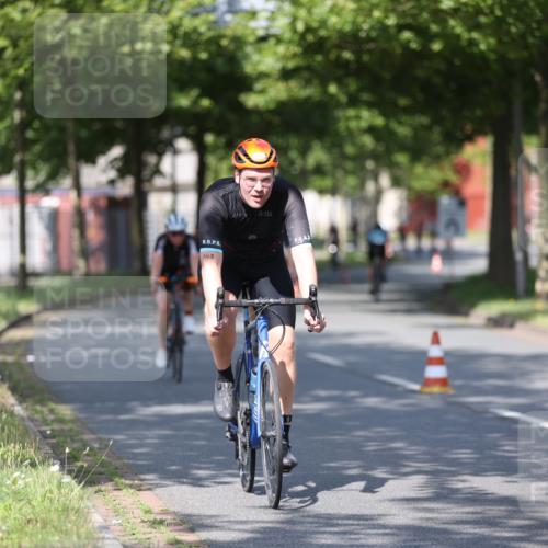 10.08.2025 - GEWOBA Citytriathlon Bremen Yannick Fuchs http://msf.ph/oto/8544482 10.08.2025 10:58:04 Radfahren 125, 143, 185, 443, 445, 453, 472, 493 meine-sportfotos.de