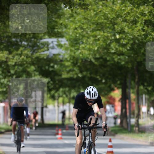 10.08.2025 - GEWOBA Citytriathlon Bremen Yannick Fuchs http://msf.ph/oto/8544483 10.08.2025 12:54:59 Radfahren 563, 591, 632, 714, 728, 736, 761, 766, 781, 794, 1015, 1029 meine-sportfotos.de