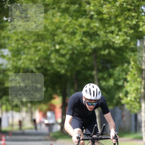 10.08.2025 - GEWOBA Citytriathlon Bremen Yannick Fuchs http://msf.ph/oto/8544493 10.08.2025 12:54:59 Radfahren 563, 591, 632, 714, 728, 736, 761, 766, 781, 794, 1015, 1029 meine-sportfotos.de