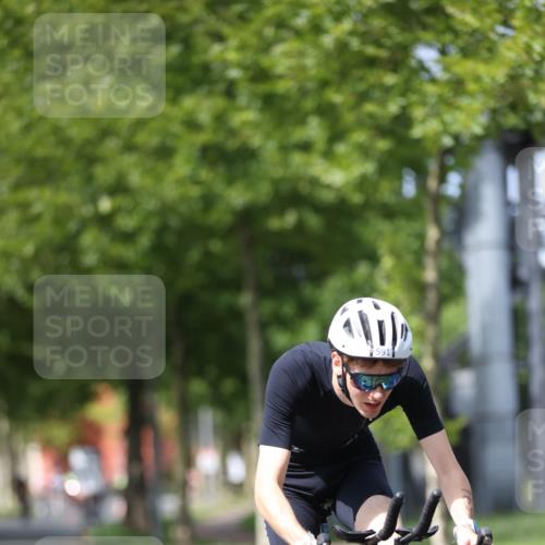 10.08.2025 - GEWOBA Citytriathlon Bremen Yannick Fuchs http://msf.ph/oto/8544496 10.08.2025 12:55:00 Radfahren 563, 591, 632, 714, 728, 761, 766, 781, 794, 1015, 1029 meine-sportfotos.de