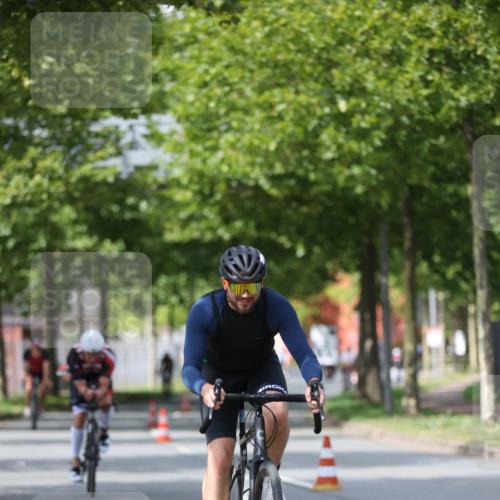 10.08.2025 - GEWOBA Citytriathlon Bremen Yannick Fuchs http://msf.ph/oto/8544503 10.08.2025 12:55:01 Radfahren 563, 591, 632, 714, 728, 761, 766, 781, 794, 877, 1015, 1029 meine-sportfotos.de