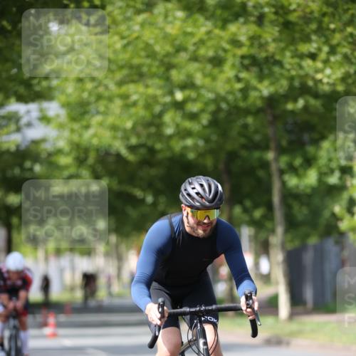 10.08.2025 - GEWOBA Citytriathlon Bremen Yannick Fuchs http://msf.ph/oto/8544510 10.08.2025 12:55:01 Radfahren 563, 591, 632, 714, 728, 761, 766, 781, 794, 877, 1015, 1029 meine-sportfotos.de