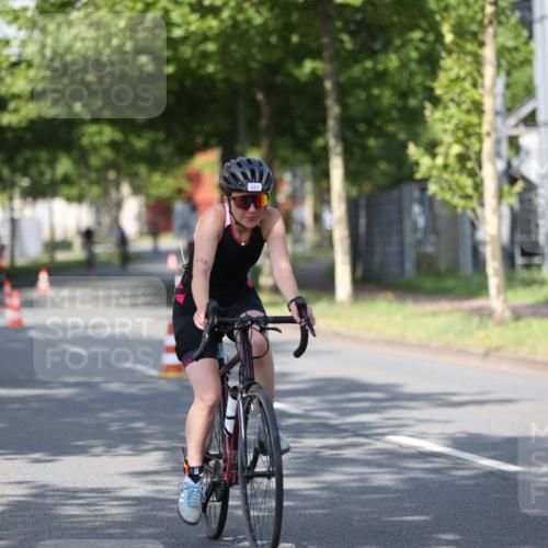 10.08.2025 - GEWOBA Citytriathlon Bremen Yannick Fuchs http://msf.ph/oto/8544514 10.08.2025 10:58:12 Radfahren 1, 125, 143, 165, 185, 402, 443, 445, 453, 472, 493, 513 meine-sportfotos.de