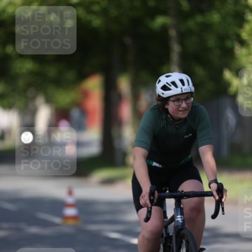 10.08.2025 - GEWOBA Citytriathlon Bremen Yannick Fuchs http://msf.ph/oto/8544541 10.08.2025 10:58:15 Radfahren 1, 125, 143, 165, 185, 402, 443, 445, 453, 472, 493, 506, 513 meine-sportfotos.de