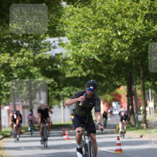 10.08.2025 - GEWOBA Citytriathlon Bremen Yannick Fuchs http://msf.ph/oto/8544564 10.08.2025 12:55:06 Radfahren 563, 591, 632, 714, 728, 761, 766, 781, 794, 877, 1015, 1029 meine-sportfotos.de