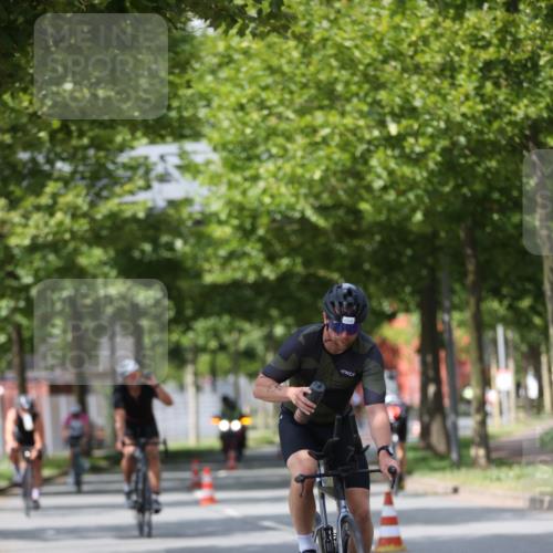 10.08.2025 - GEWOBA Citytriathlon Bremen Yannick Fuchs http://msf.ph/oto/8544568 10.08.2025 12:55:07 Radfahren 563, 591, 632, 714, 728, 761, 766, 781, 794, 877, 1015, 1029 meine-sportfotos.de