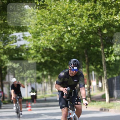 10.08.2025 - GEWOBA Citytriathlon Bremen Yannick Fuchs http://msf.ph/oto/8544570 10.08.2025 12:55:07 Radfahren 563, 591, 632, 714, 728, 761, 766, 781, 794, 877, 1015, 1029 meine-sportfotos.de