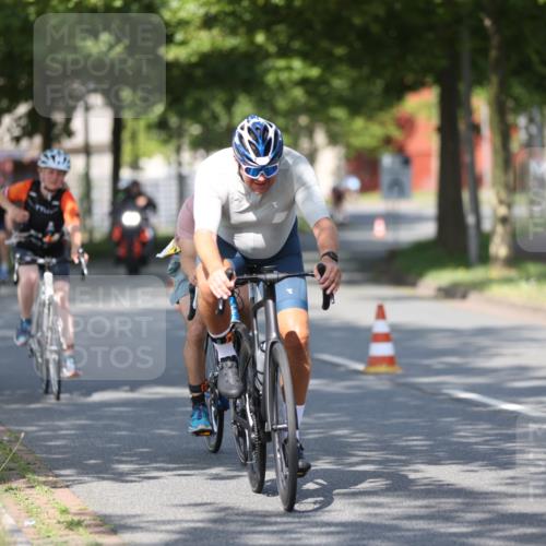 10.08.2025 - GEWOBA Citytriathlon Bremen Yannick Fuchs http://msf.ph/oto/8544572 10.08.2025 10:58:19 Radfahren 1, 125, 165, 185, 221, 402, 443, 445, 453, 472, 493, 506, 513 meine-sportfotos.de