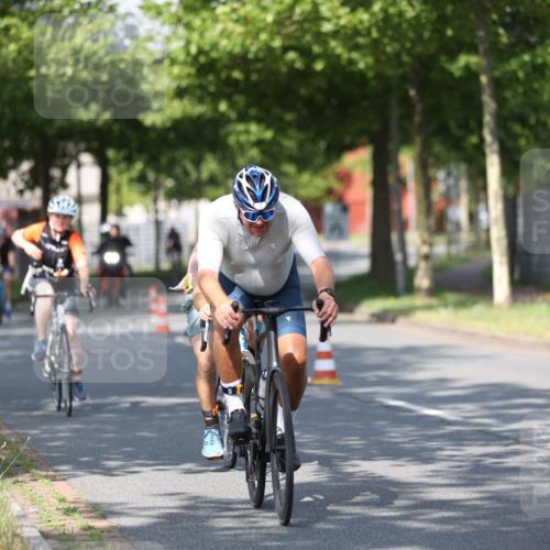 10.08.2025 - GEWOBA Citytriathlon Bremen Yannick Fuchs http://msf.ph/oto/8544575 10.08.2025 10:58:19 Radfahren 1, 125, 165, 185, 221, 402, 443, 445, 453, 472, 493, 506, 513 meine-sportfotos.de
