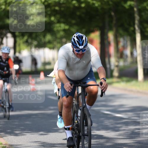 10.08.2025 - GEWOBA Citytriathlon Bremen Yannick Fuchs http://msf.ph/oto/8544578 10.08.2025 10:58:19 Radfahren 1, 125, 165, 185, 221, 402, 443, 445, 453, 472, 493, 506, 513 meine-sportfotos.de