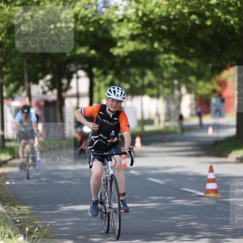 10.08.2025 - GEWOBA Citytriathlon Bremen Yannick Fuchs http://msf.ph/oto/8544581 10.08.2025 10:58:19 Radfahren 1, 125, 165, 185, 221, 402, 443, 445, 453, 472, 493, 506, 513 meine-sportfotos.de
