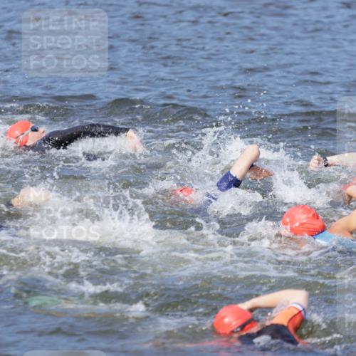 10.08.2025 - GEWOBA Citytriathlon Bremen H.Heesch http://msf.ph/oto/8544588 10.08.2025 10:03:58 Schwimmen  meine-sportfotos.de