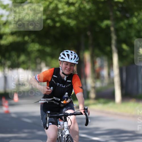 10.08.2025 - GEWOBA Citytriathlon Bremen Yannick Fuchs http://msf.ph/oto/8544596 10.08.2025 10:58:20 Radfahren 1, 165, 221, 402, 443, 445, 453, 472, 493, 506, 513 meine-sportfotos.de