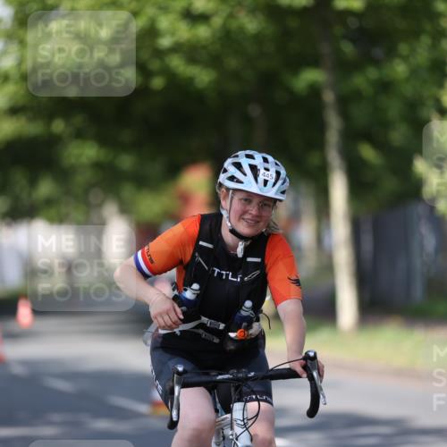 10.08.2025 - GEWOBA Citytriathlon Bremen Yannick Fuchs http://msf.ph/oto/8544601 10.08.2025 10:58:21 Radfahren 1, 95, 165, 221, 402, 443, 445, 453, 472, 493, 506, 513 meine-sportfotos.de