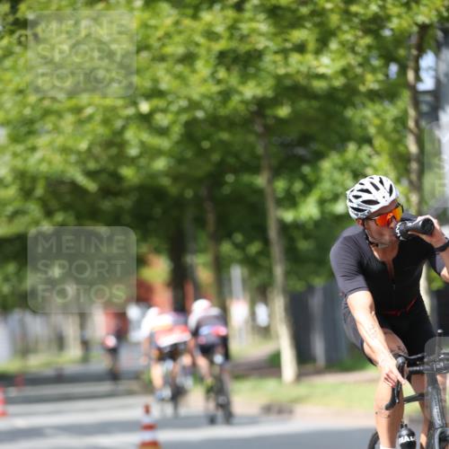 10.08.2025 - GEWOBA Citytriathlon Bremen Yannick Fuchs http://msf.ph/oto/8544604 10.08.2025 12:55:09 Radfahren 563, 591, 632, 696, 714, 728, 761, 766, 781, 794, 877, 1015 meine-sportfotos.de
