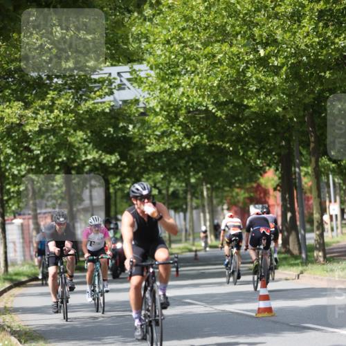 10.08.2025 - GEWOBA Citytriathlon Bremen Yannick Fuchs http://msf.ph/oto/8544615 10.08.2025 12:55:09 Radfahren 563, 591, 632, 696, 714, 728, 761, 766, 781, 794, 877, 1015 meine-sportfotos.de