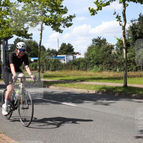 10.08.2025 - GEWOBA Citytriathlon Bremen Yannick Fuchs http://msf.ph/oto/8544623 10.08.2025 14:52:28 Radfahren 327, 329, 347, 361, 381, 439, 469, 496, 520 meine-sportfotos.de