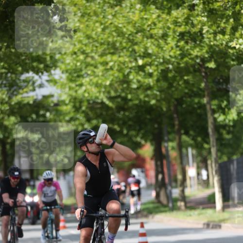 10.08.2025 - GEWOBA Citytriathlon Bremen Yannick Fuchs http://msf.ph/oto/8544639 10.08.2025 12:55:10 Radfahren 563, 591, 632, 696, 714, 728, 761, 766, 781, 794, 877, 1015 meine-sportfotos.de