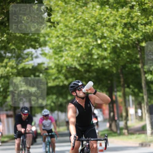 10.08.2025 - GEWOBA Citytriathlon Bremen Yannick Fuchs http://msf.ph/oto/8544646 10.08.2025 12:55:10 Radfahren 563, 591, 632, 696, 714, 728, 761, 766, 781, 794, 877, 1015 meine-sportfotos.de