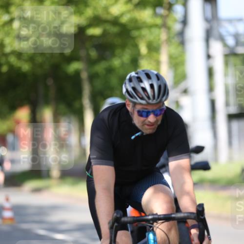 10.08.2025 - GEWOBA Citytriathlon Bremen Yannick Fuchs http://msf.ph/oto/8544649 10.08.2025 10:58:24 Radfahren 1, 95, 165, 221, 402, 445, 453, 472, 493, 506, 513 meine-sportfotos.de
