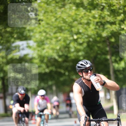 10.08.2025 - GEWOBA Citytriathlon Bremen Yannick Fuchs http://msf.ph/oto/8544654 10.08.2025 12:55:10 Radfahren 563, 591, 632, 696, 714, 728, 761, 766, 781, 794, 877, 1015 meine-sportfotos.de
