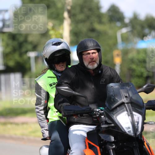 10.08.2025 - GEWOBA Citytriathlon Bremen Yannick Fuchs http://msf.ph/oto/8544655 10.08.2025 10:58:25 Radfahren 1, 95, 165, 221, 402, 445, 453, 472, 493, 506, 513 meine-sportfotos.de