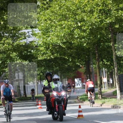10.08.2025 - GEWOBA Citytriathlon Bremen Yannick Fuchs http://msf.ph/oto/8544686 10.08.2025 12:55:13 Radfahren 563, 696, 714, 761, 766, 794, 877, 1015 meine-sportfotos.de