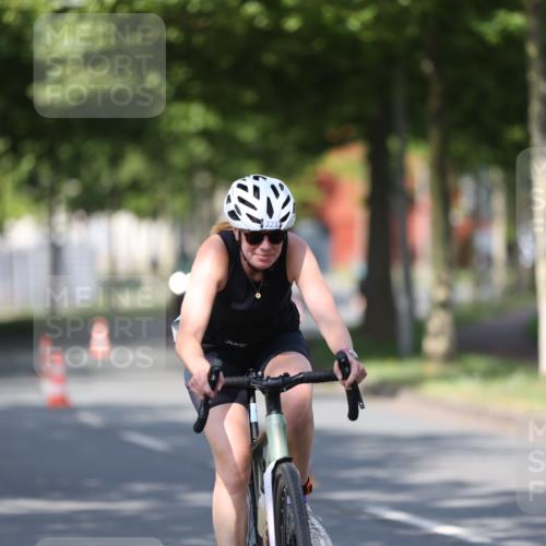 10.08.2025 - GEWOBA Citytriathlon Bremen Yannick Fuchs http://msf.ph/oto/8544710 10.08.2025 10:58:31 Radfahren 95, 165, 221, 402, 506, 513 meine-sportfotos.de
