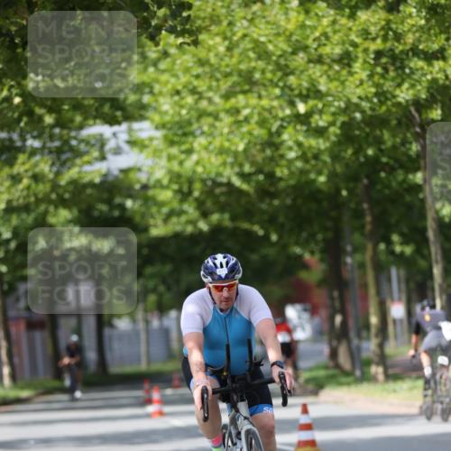 10.08.2025 - GEWOBA Citytriathlon Bremen Yannick Fuchs http://msf.ph/oto/8544713 10.08.2025 12:55:14 Radfahren 563, 696, 714, 761, 766, 794, 877, 982, 1015 meine-sportfotos.de