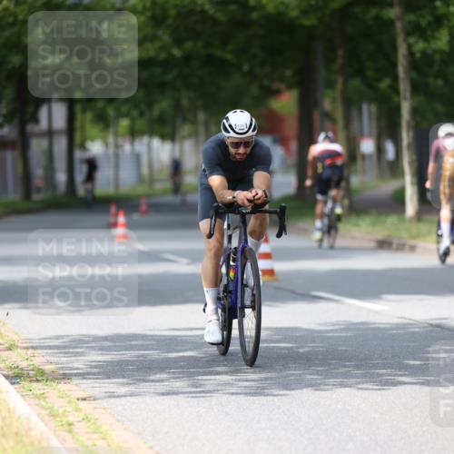 10.08.2025 - GEWOBA Citytriathlon Bremen Yannick Fuchs http://msf.ph/oto/8544726 10.08.2025 12:55:19 Radfahren 696, 714, 766, 794, 877, 982, 1015, 1033 meine-sportfotos.de