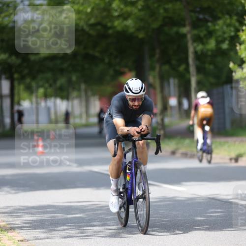 10.08.2025 - GEWOBA Citytriathlon Bremen Yannick Fuchs http://msf.ph/oto/8544729 10.08.2025 12:55:19 Radfahren 696, 714, 766, 794, 877, 982, 1015, 1033 meine-sportfotos.de