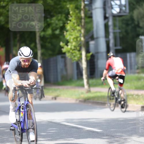 10.08.2025 - GEWOBA Citytriathlon Bremen Yannick Fuchs http://msf.ph/oto/8544732 10.08.2025 12:55:19 Radfahren 696, 714, 766, 794, 877, 982, 1015, 1033 meine-sportfotos.de