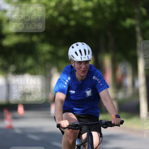 10.08.2025 - GEWOBA Citytriathlon Bremen Yannick Fuchs http://msf.ph/oto/8544737 10.08.2025 10:58:36 Radfahren 95, 221, 450, 506 meine-sportfotos.de
