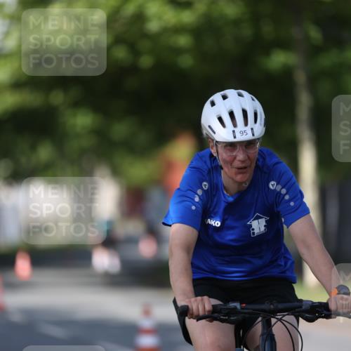 10.08.2025 - GEWOBA Citytriathlon Bremen Yannick Fuchs http://msf.ph/oto/8544740 10.08.2025 10:58:36 Radfahren 95, 221, 450, 506 meine-sportfotos.de